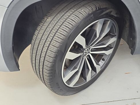 Used 2020 Volkswagen Atlas Cross Sport SEL R-Line image 32