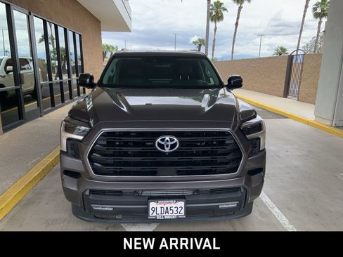 Used 2024 Toyota Sequoia SR5 w/ SR5 Premium Package AWD/4WD image 2