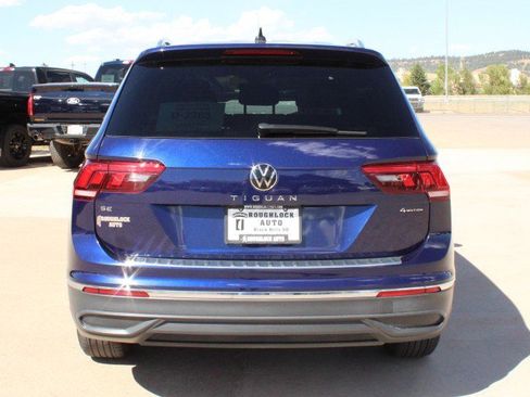 Used 2024 Volkswagen Tiguan SE w/ Panoramic Sunroof Package AWD/4WD image 4