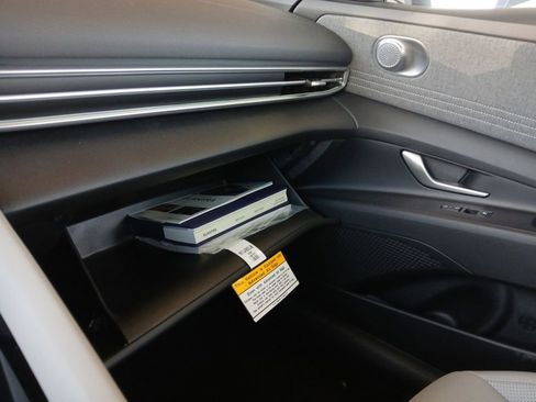 New 2025 Hyundai Elantra Limited image 22