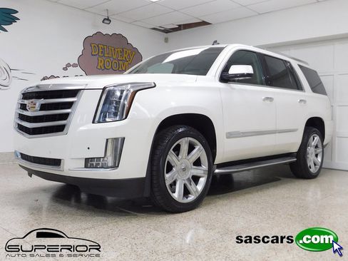 Used 2015 Cadillac Escalade Luxury image 1