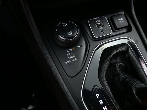 Used 2019 Jeep Cherokee Limited w/ Trailer Tow Group AWD/4WD image 25