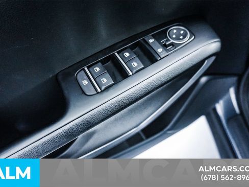 Used 2025 Kia Soul LX w/ LX Technology Package FWD image 37