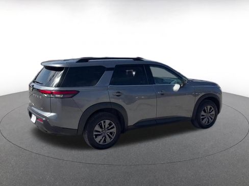 Used 2025 Nissan Pathfinder SV image 14
