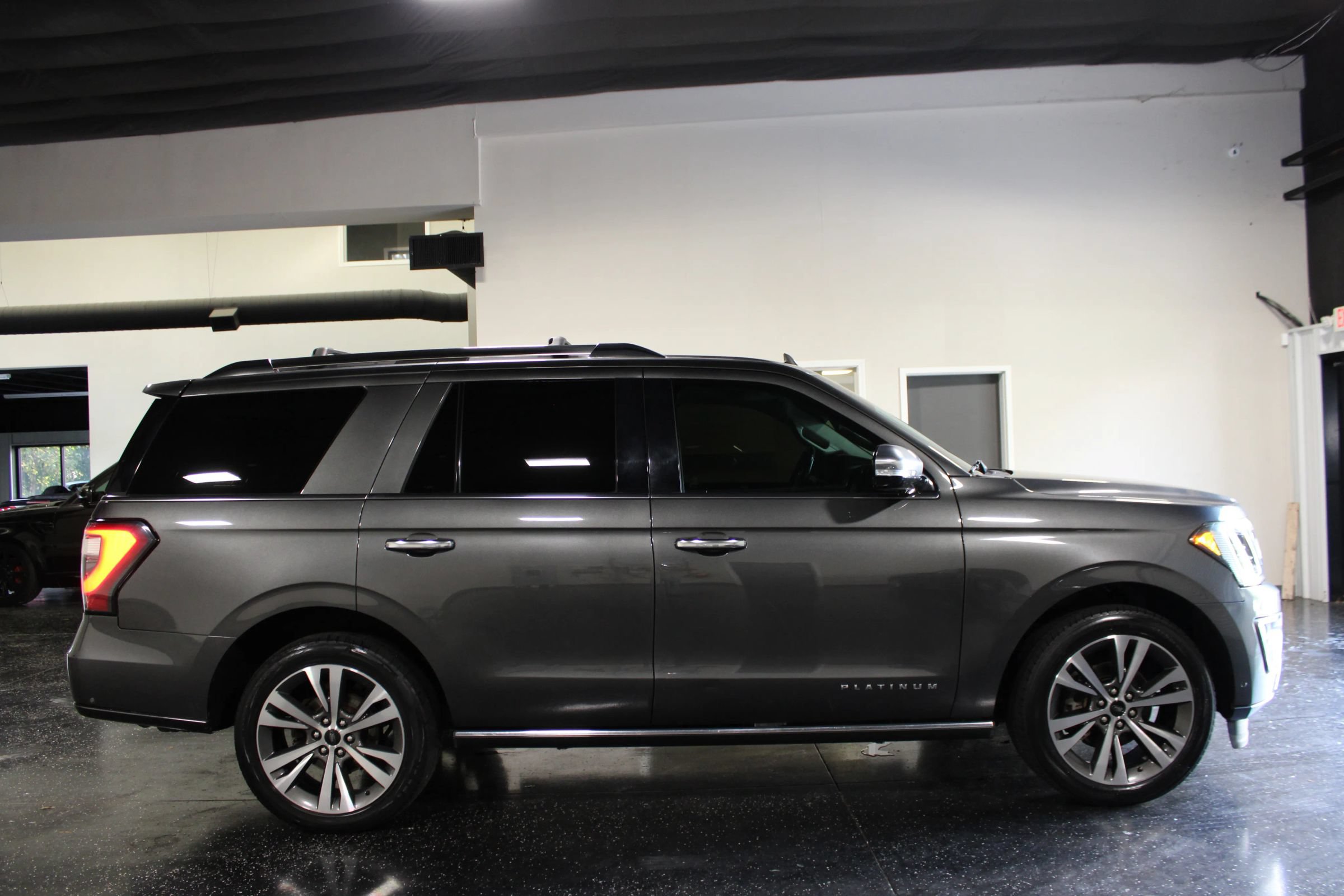 Used 2020 Ford Expedition Platinum RWD image 3