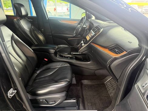 Used 2019 Lincoln MKC Select w/ Vista Value Package AWD/4WD image 22