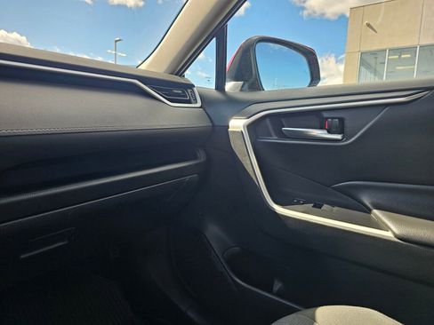 Used 2021 Toyota RAV4 XLE w/ Convenience Package image 25