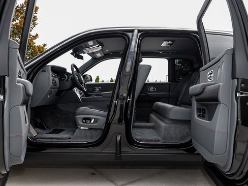 Certified 2023 Rolls-Royce Cullinan image 31