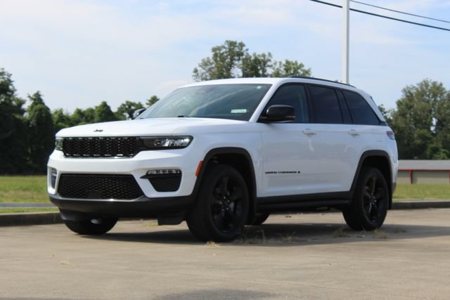 Used 2023 Jeep Grand Cherokee Limited w/ Black Appearance Package AWD/4WD image 1