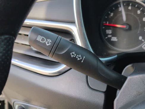 Used 2019 Chevrolet Equinox LT FWD image 27