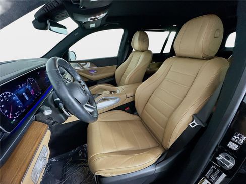 Used 2024 Mercedes-Benz GLS 580 4MATIC image 12