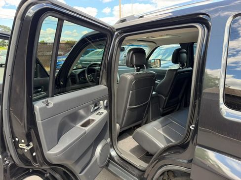 Used 2010 Jeep Liberty Limited w/ Tire & Wheel Group AWD/4WD image 10