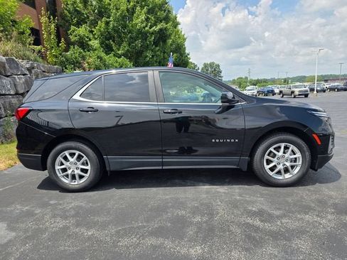 Used 2023 Chevrolet Equinox LT w/ Driver Convenience Package FWD image 2