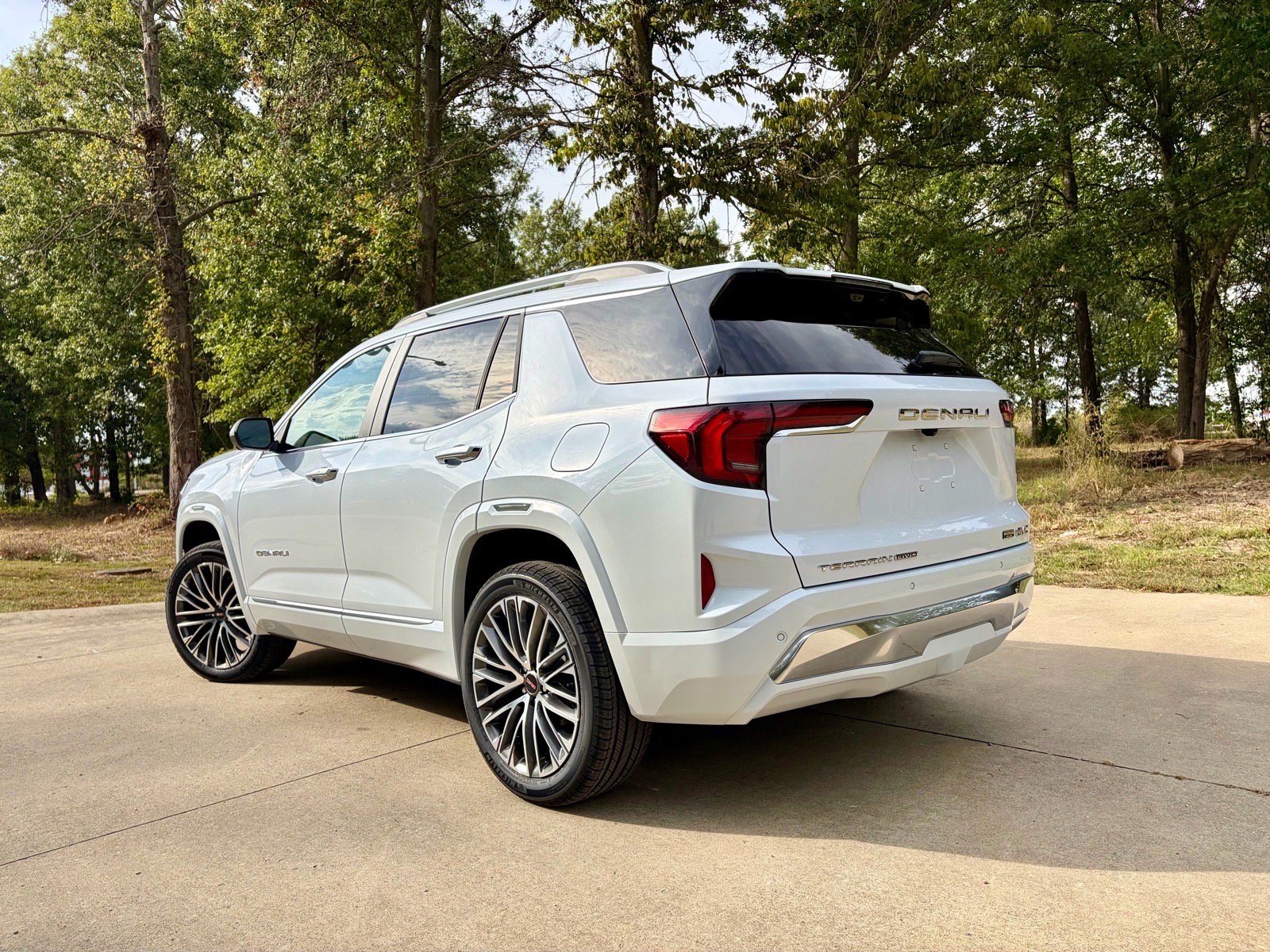 New 2027 GMC Terrain Denali w/ LPO, Floor Liner Package AWD/4WD image 9