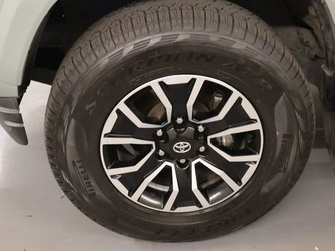 Used 2022 Toyota Tacoma TRD Sport w/ TRD Premium Sport Package AWD/4WD image 7