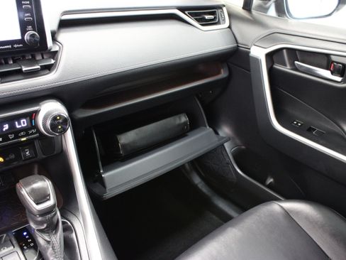 Used 2019 Toyota RAV4 Limited FWD image 26