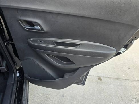 Used 2020 Chevrolet Trax LT FWD image 20