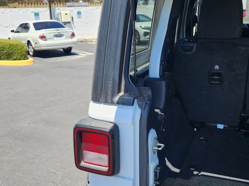 Used 2023 Jeep Wrangler Unlimited Sport AWD/4WD image 5