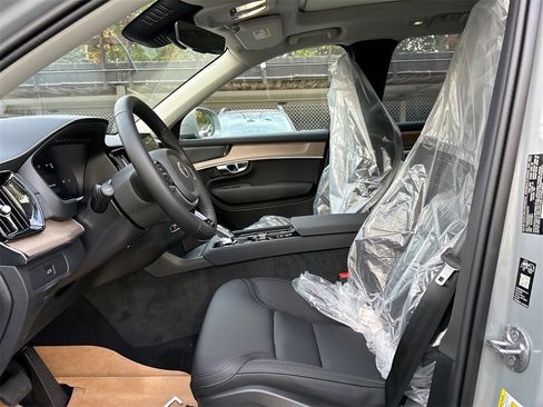 New 2026 Volvo XC90 B6 Plus w/ Protection Package Premier image 10