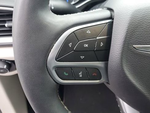 Certified 2024 Chrysler Pacifica Touring-L image 10