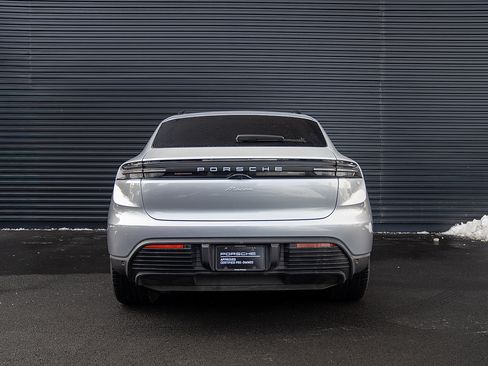 Certified 2025 Porsche Macan Electric image 30