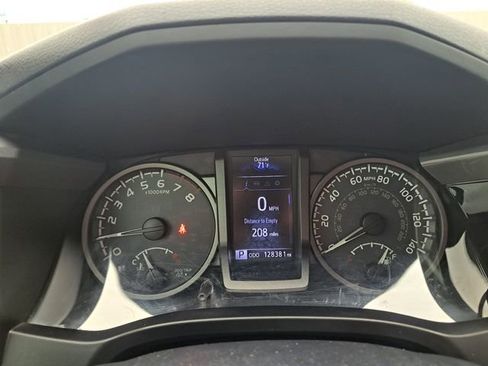 Used 2019 Toyota Tacoma TRD Off-Road image 11