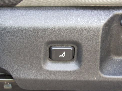 Certified 2024 Toyota Tacoma TRD Off-Road AWD/4WD image 15