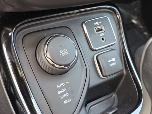 Used 2020 Jeep Compass Limited w/ Safety & Security Group AWD/4WD image 9