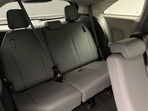 Used 2021 Toyota Sienna XLE FWD image 28