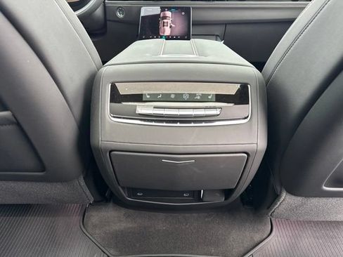 Certified 2026 Cadillac Escalade Luxury w/ LPO, Radiant Package AWD/4WD image 27