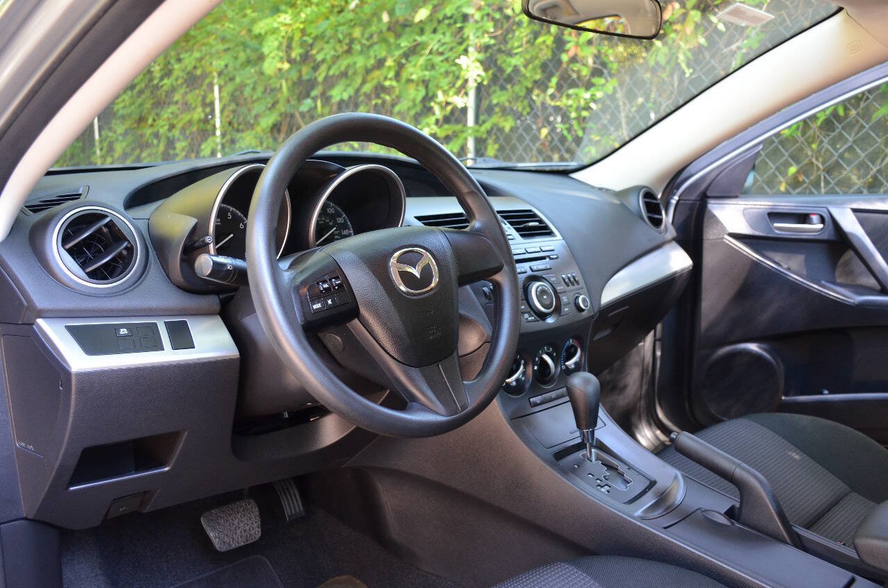 Used 2013 MAZDA MAZDA3 i SV FWD image 9