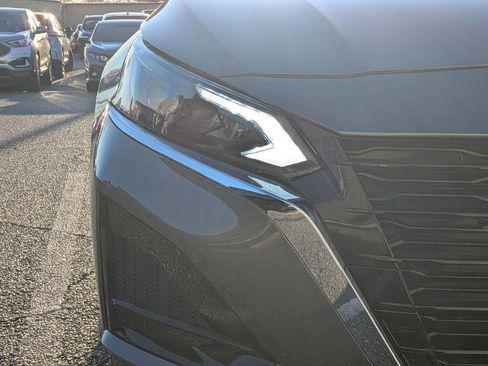 Used 2024 Nissan Altima 2.5 SV image 8