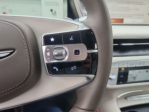 Used 2025 Genesis G90 3.5T image 9