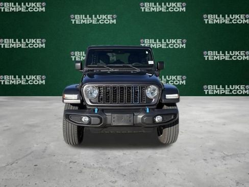 Used 2024 Jeep Wrangler Unlimited image 4