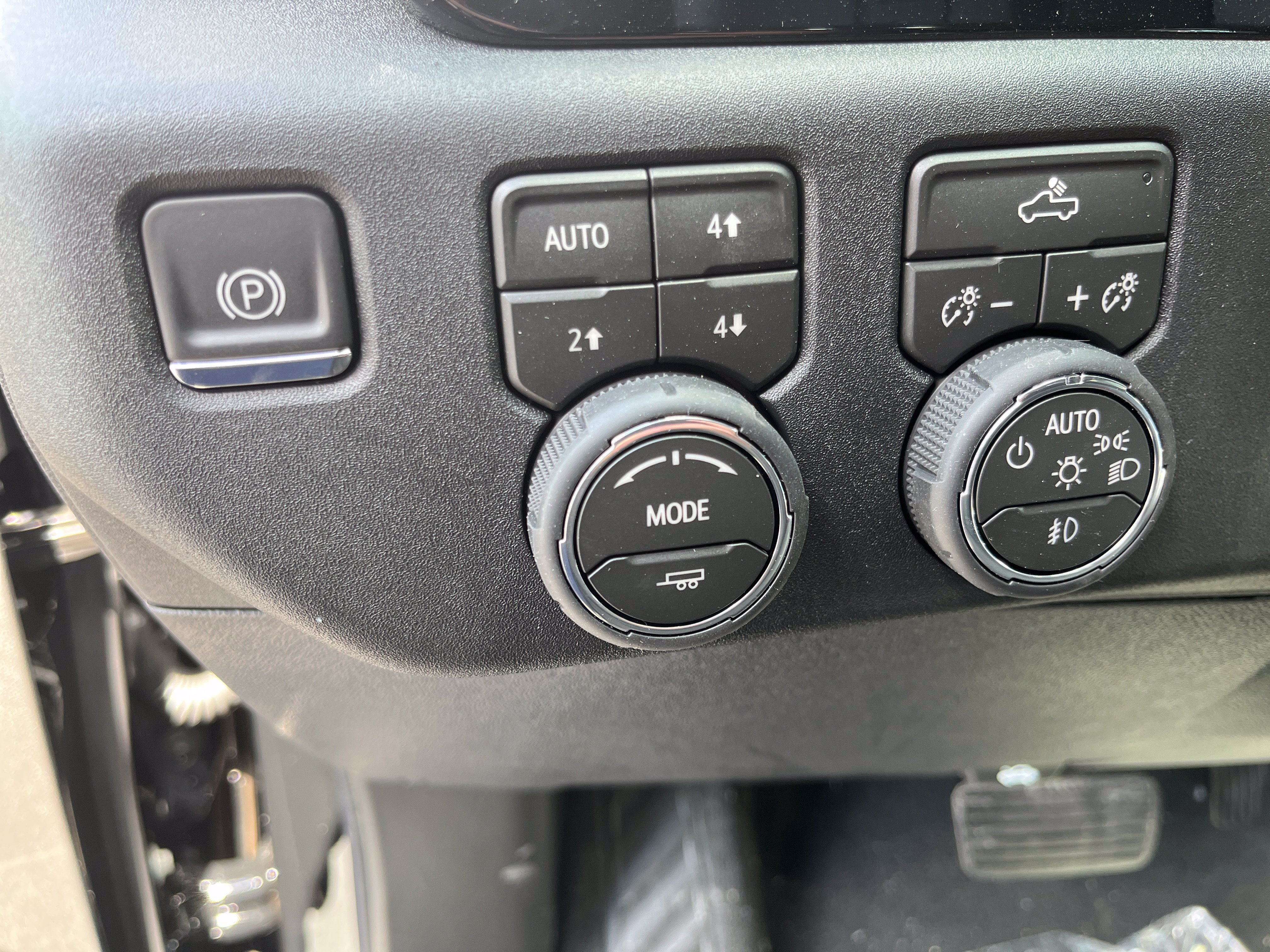 New 2026 Chevrolet Silverado 1500 RST w/ Redline Edition AWD/4WD image 11
