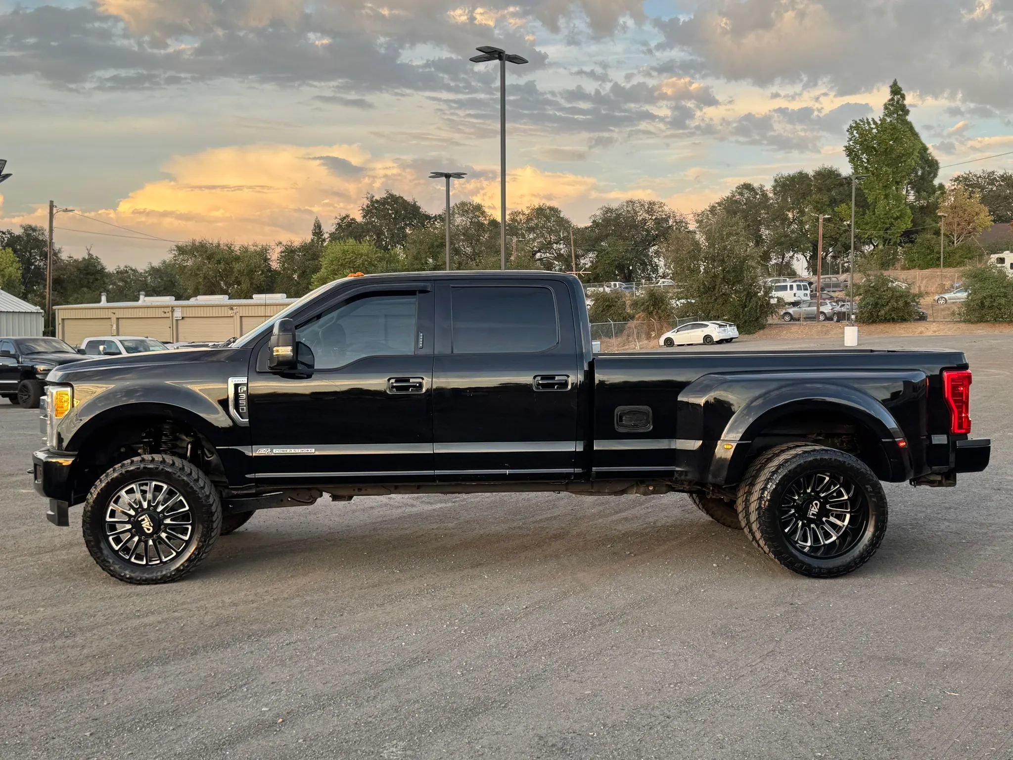 Used 2017 Ford F350 Lariat AWD/4WD image 8