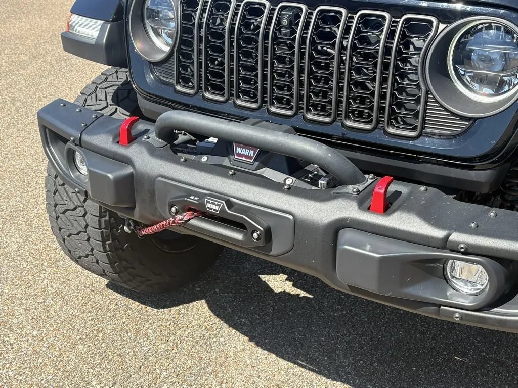 Used 2024 Jeep Gladiator Rubicon AWD/4WD image 11