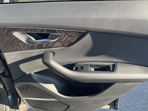 Used 2021 Audi Q8 Premium Plus w/ Premium Plus Package image 32