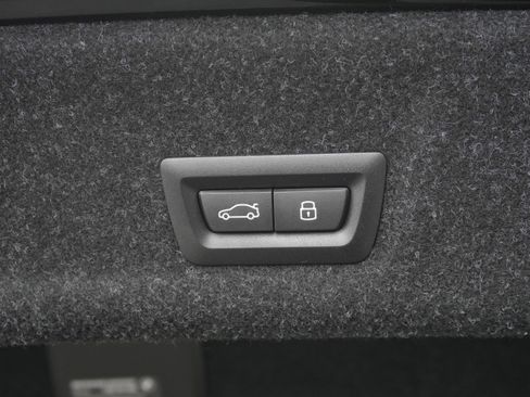 Certified 2025 BMW 330i Sedan RWD image 37