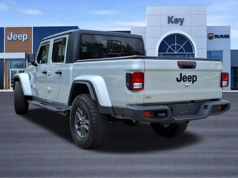 Used 2024 Jeep Gladiator Sport AWD/4WD image 3