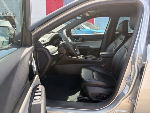 Used 2025 Jeep Compass Limited AWD/4WD image 15