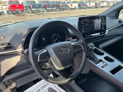 Used 2021 Toyota Sienna XSE image 6