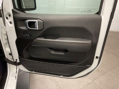 Used 2021 Jeep Wrangler Unlimited Sahara AWD/4WD image 27