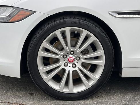 Used 2020 Jaguar XF Prestige image 31