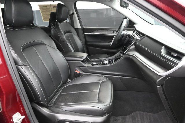 Used 2023 Jeep Grand Cherokee L Limited w/ Luxury Tech Group II AWD/4WD image 35