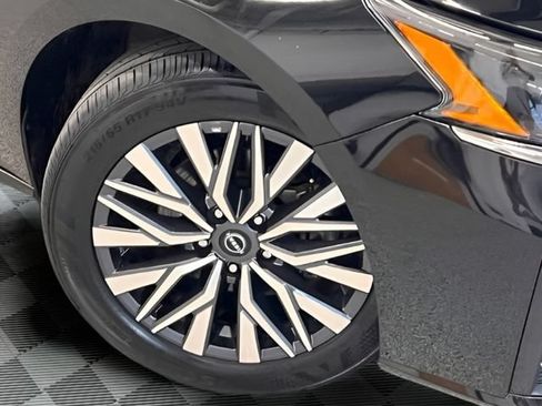 Used 2025 Nissan Altima 2.5 SV FWD image 27