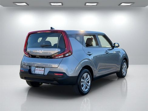 Used 2022 Kia Soul LX image 6