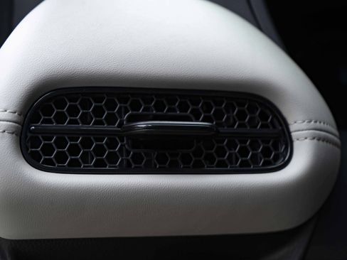 Used 2026 Honda HR-V LX image 39