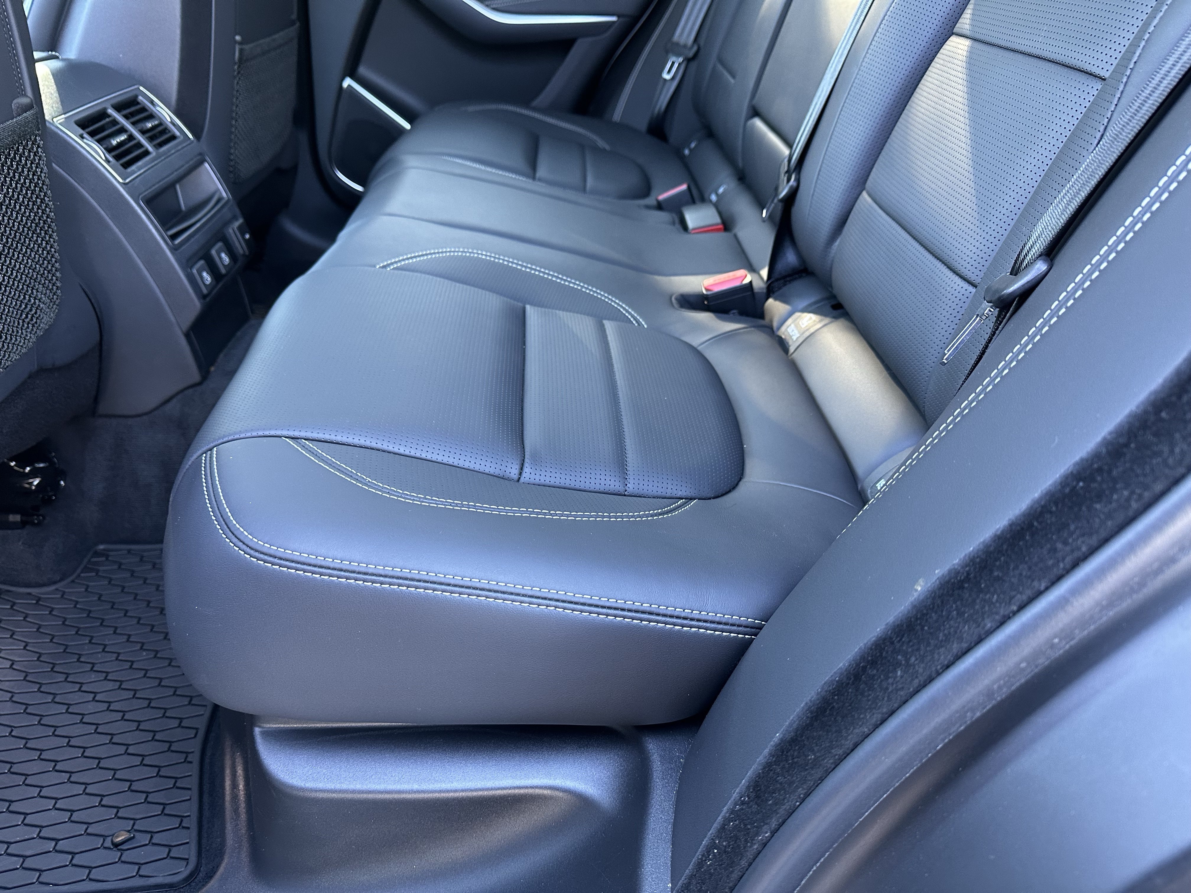 Certified 2026 Jaguar F-PACE R-Dynamic S AWD/4WD image 32