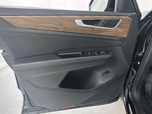 Used 2025 Volkswagen Atlas SE AWD/4WD image 18